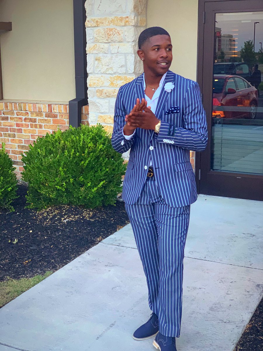 jp3joeii's tweet photo. Was on my John Wic shit 🕴🏿#Prom2k19 https://t.co/cL6Fd3bAZc