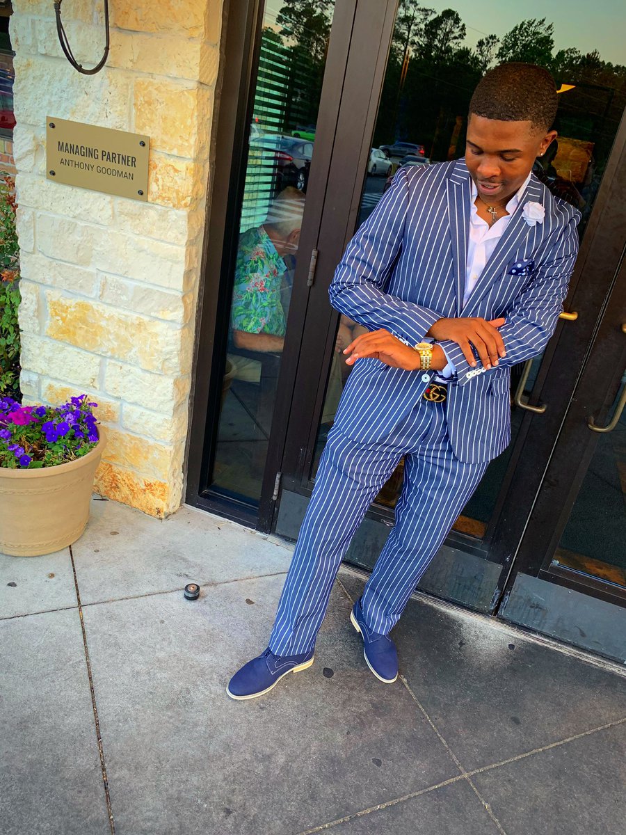 jp3joeii's tweet photo. Was on my John Wic shit 🕴🏿#Prom2k19 https://t.co/cL6Fd3bAZc