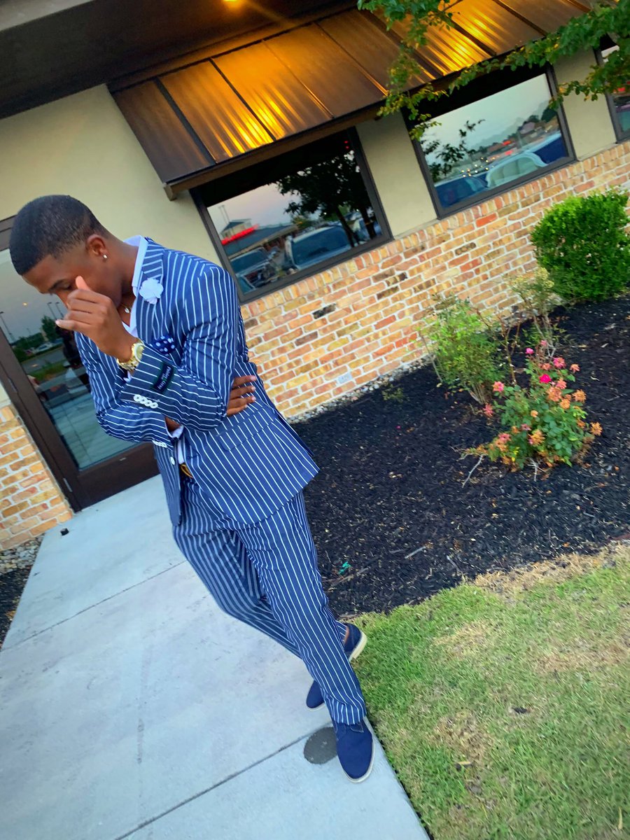 jp3joeii's tweet photo. Was on my John Wic shit 🕴🏿#Prom2k19 https://t.co/cL6Fd3bAZc