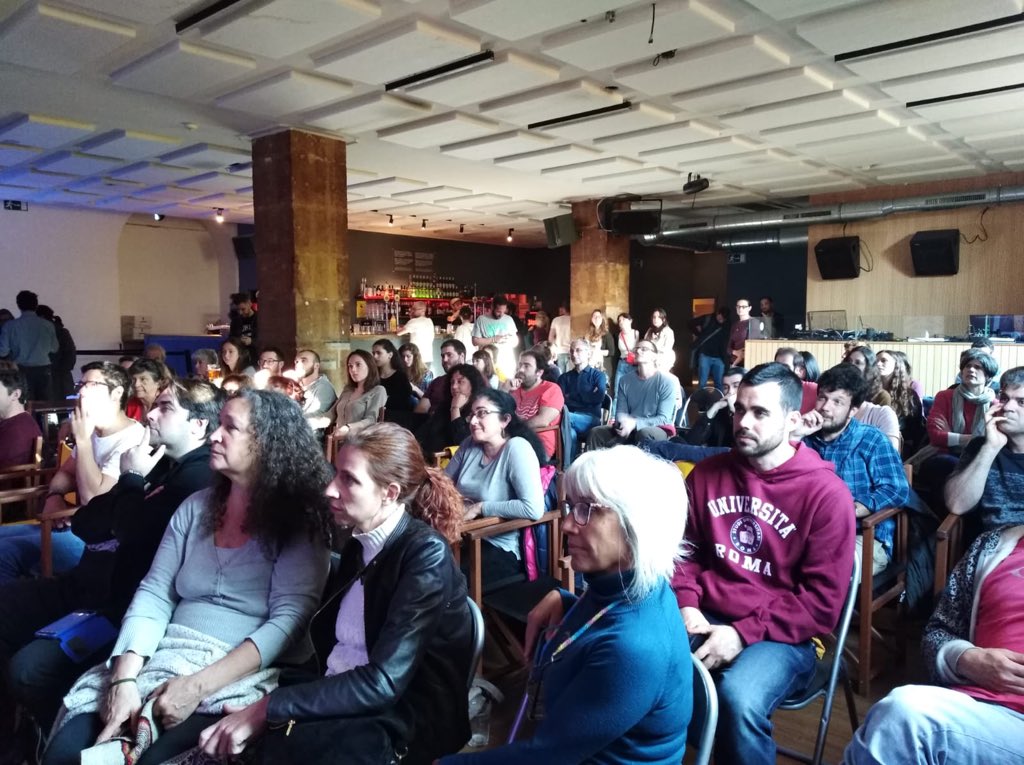 DivulgaDonosti's tweet photo. En @DabadabaSS lo petamos. @pintofscienceES #Pint19DSS https://t.co/eAwCWGaR1q
