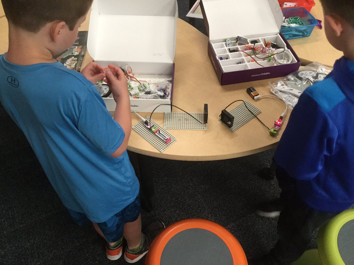 LESReading24's tweet photo. More Imagination Station fun! @LeopardsLES @LeawoodLeopards @LESReading24 @bvlibraries #wearefamilyLES https://t.co/THbAKaTSeh