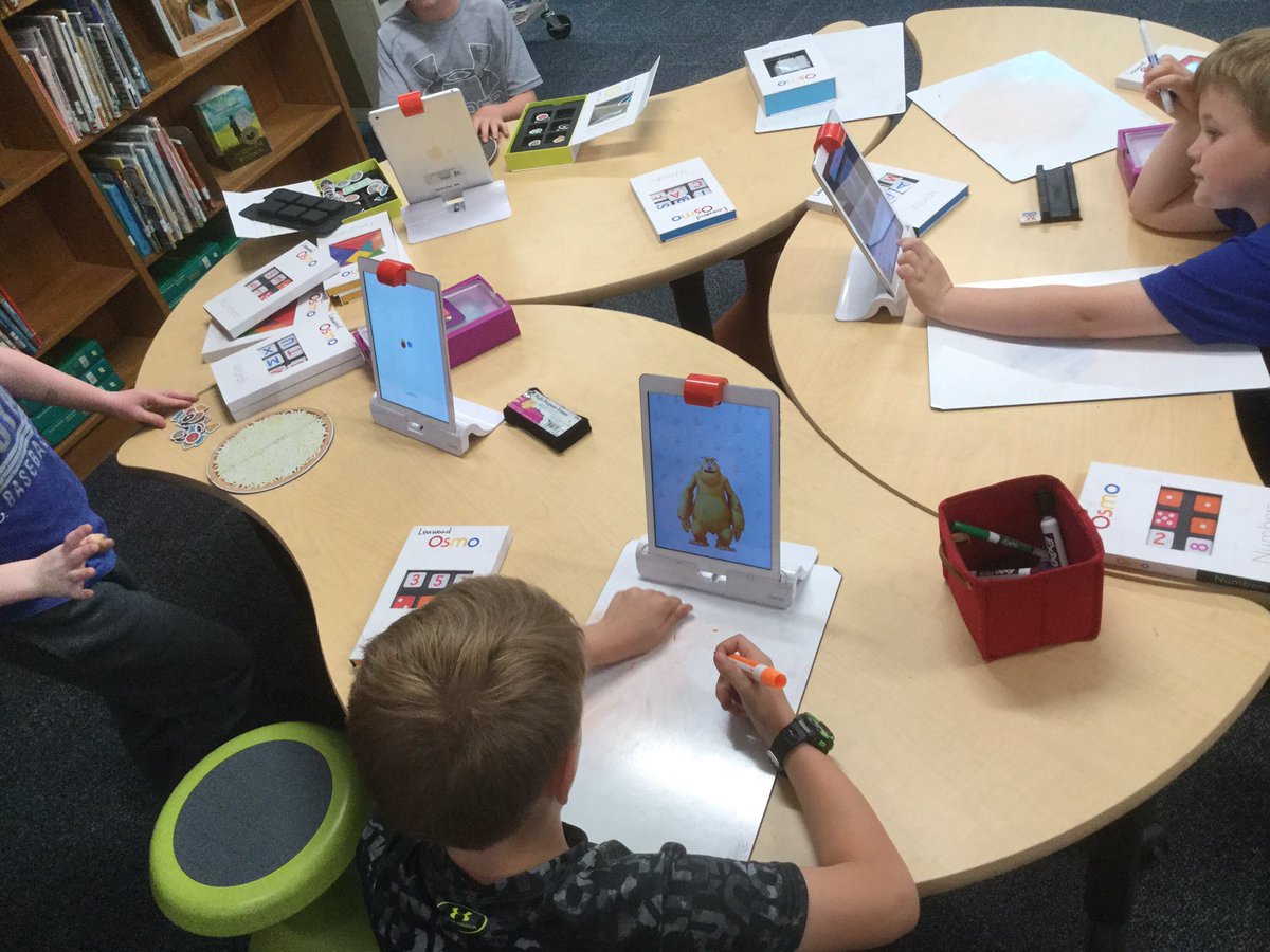 LESReading24's tweet photo. More Imagination Station fun! @LeopardsLES @LeawoodLeopards @LESReading24 @bvlibraries #wearefamilyLES https://t.co/THbAKaTSeh