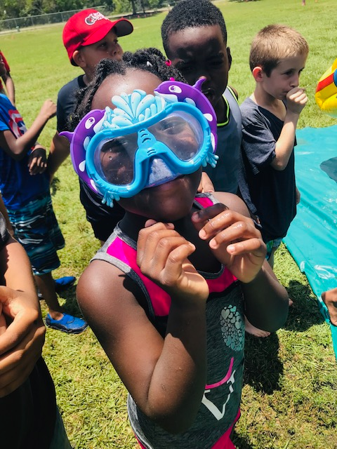 ColonialElem's tweet photo. More fun at Water Day! #summerisaroundthecorner #loveleeschools #leetweets #eagles #colonialelementary https://t.co/N04LNMpf7S