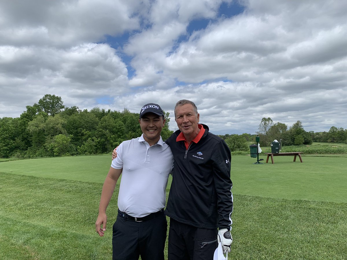 Grafite0722's tweet photo. @shayla_glover_ I saw John Kasich in a private golf course lol https://t.co/wa00Brv5K3