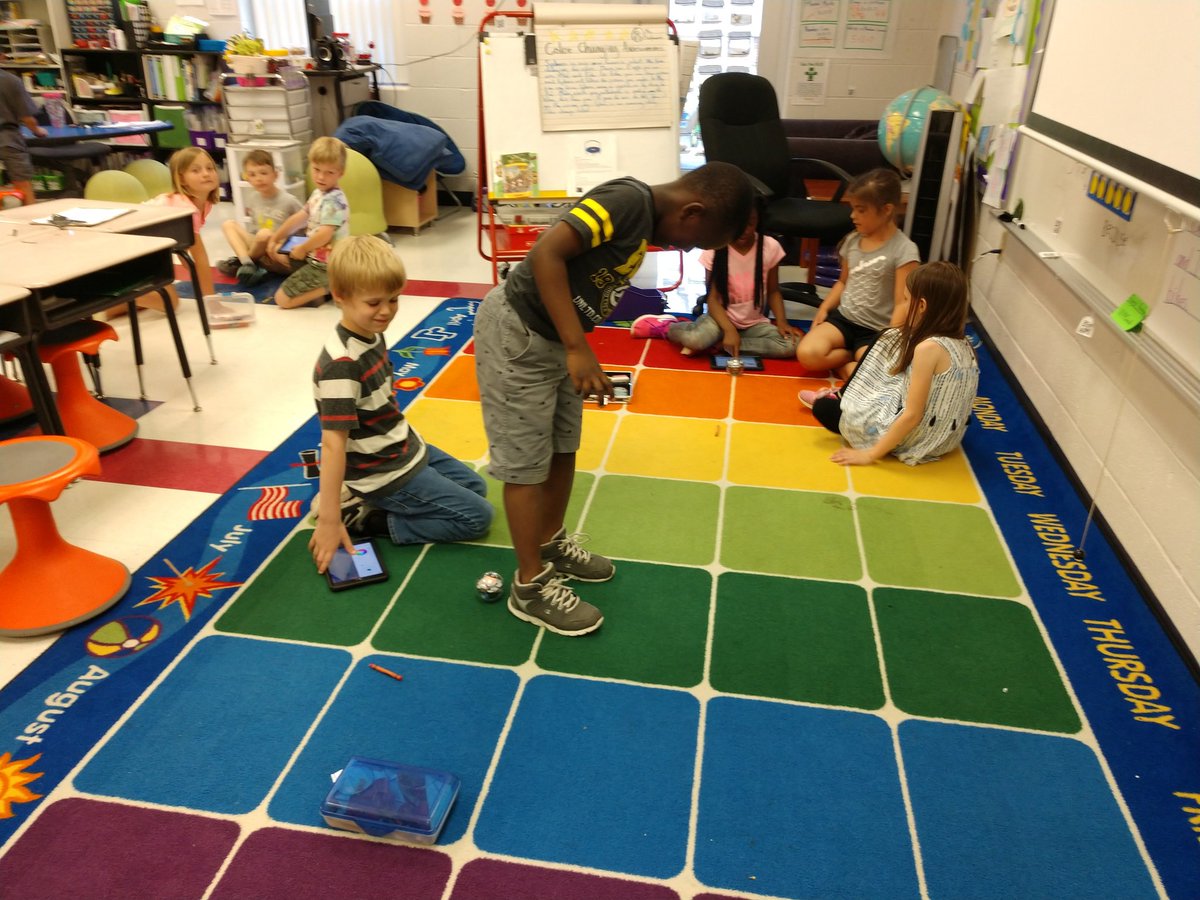 LStephenson55's tweet image. Measuring and #coding to make #SpheroBolts go in a square.  #kidscoding #militarykids #STEM #EngageYCSD @YCSD @BillWeirCNN