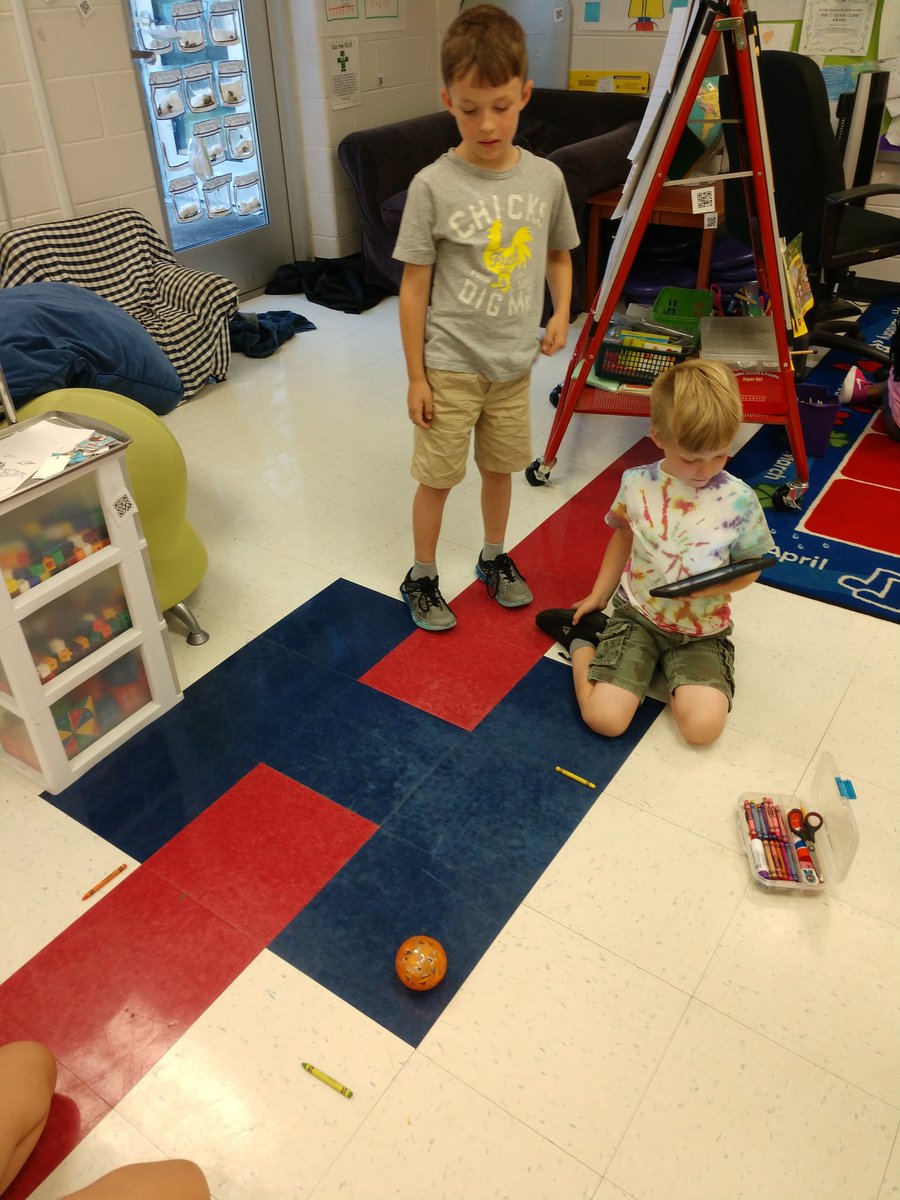 LStephenson55's tweet image. Measuring and #coding to make #SpheroBolts go in a square.  #kidscoding #militarykids #STEM #EngageYCSD @YCSD @BillWeirCNN