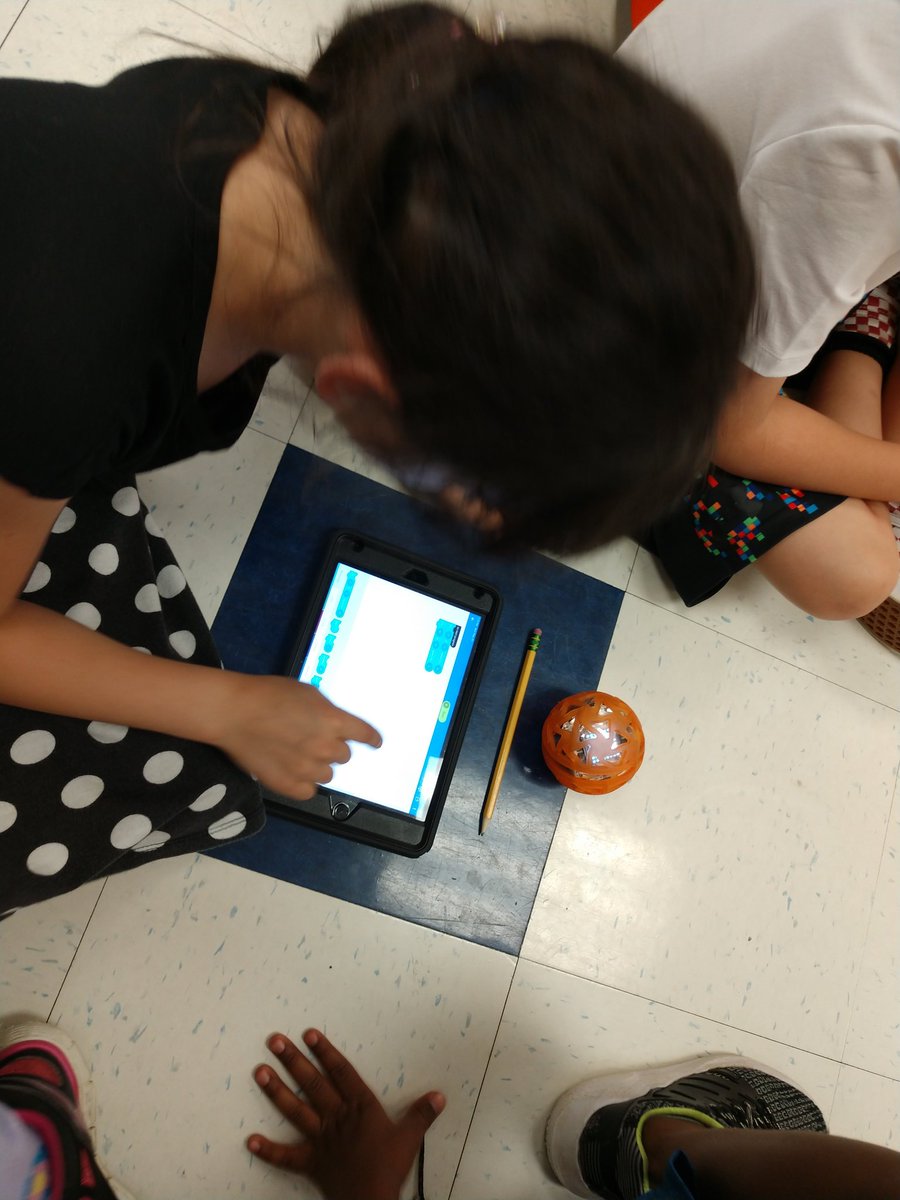 LStephenson55's tweet image. Measuring and #coding to make #SpheroBolts go in a square.  #kidscoding #militarykids #STEM #EngageYCSD @YCSD @BillWeirCNN