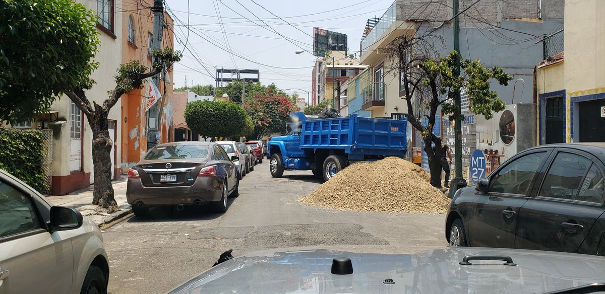 alexviadas's tweet photo. @D_CuauhtemocDF @SSPCMexico @LaRomaDF así se las gastan en la obra que está en Minatitlán 27 Col. Roma Sur, no hay paso https://t.co/c2Sp4I4D7E