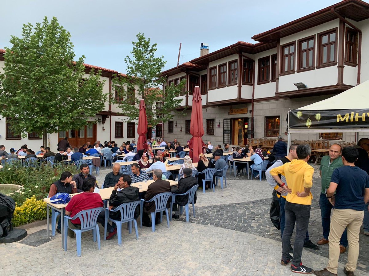mihvak's tweet photo. Bugün de iftar sofralarımızda bereket vardı. Ramazan boyunca soframızı sizlerle paylaşmak için bekliyoruz. https://t.co/74tYlMJEi0