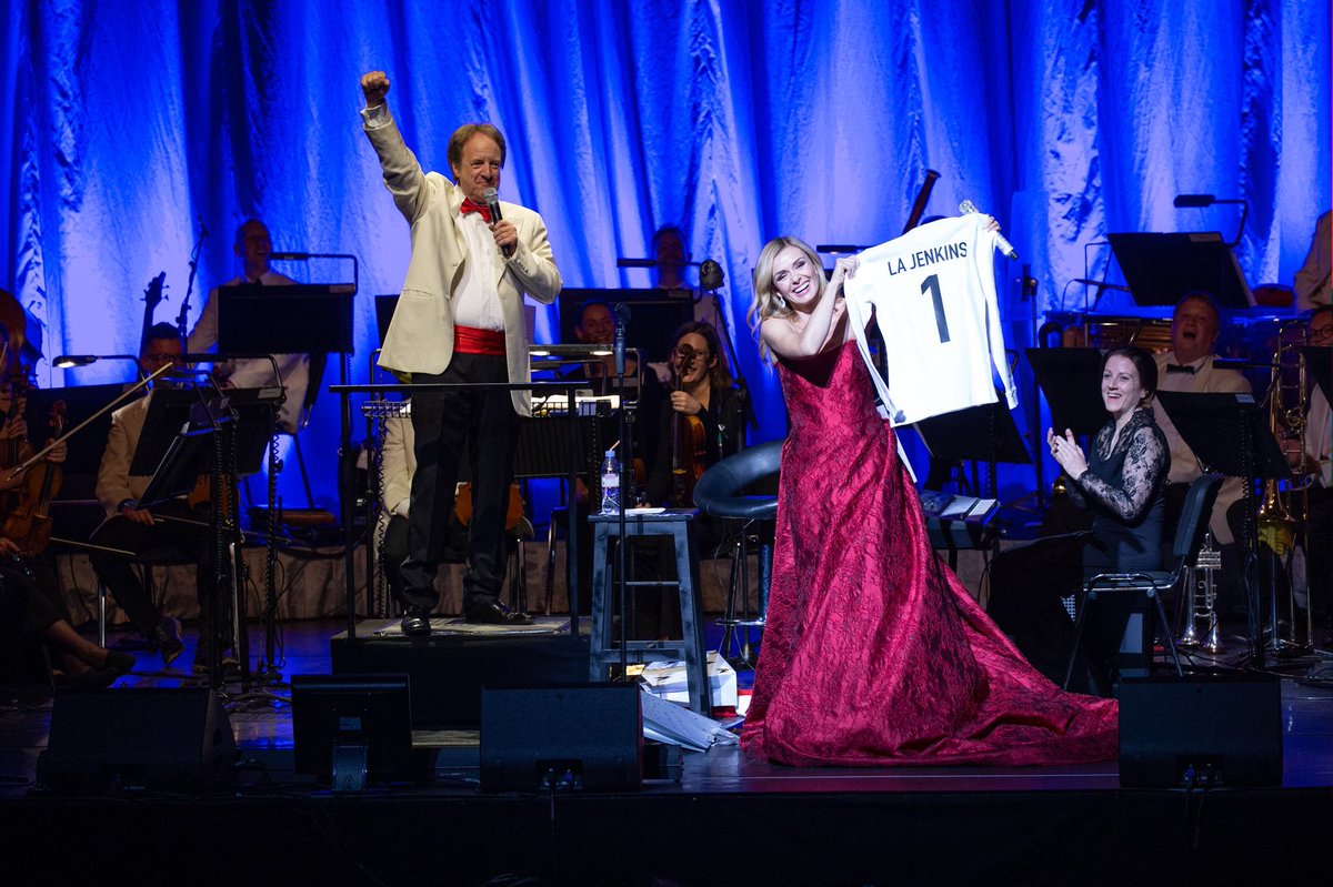 KathJenkins's tweet photo. A selection of images from the @LondonPalladium on Saturday evening. Another HUGE thank you for joining me, it was such a fantastic evening! Guildford tonight for the next show of the #guidinglighttour. Photo credit: Matt Thorpe Photography 📸 https://t.co/JwraLNH8EY