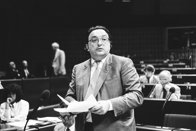 1985. Dopo una intensa trattativa #DeMichelis realizza un accordo con le parti sociali per superare la #scalamobile. Vale la pena ricordarlo oggi: fu una lezione sui compromessi del governare con responsabilità. 

Il #cantolibero di <a href="/MaurizioSacconi/">Maurizio Sacconi</a> bollettinoadapt.it/il-mio-canto-l…