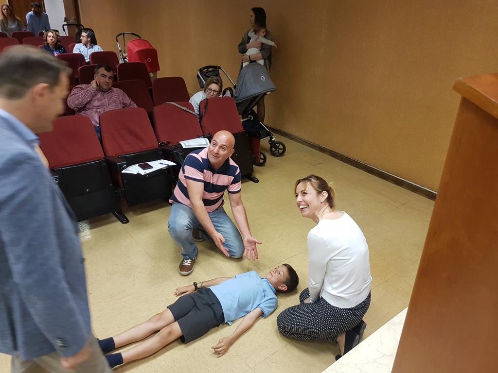 PediatraLaSalud's tweet photo. Un gustazo el taller de RCP básica para padres y madres. Gracias a todos, ponente Dr picó @PicoSirvent, gracias familias y gracias Hospital Casa de Salud, Valencia #PediatriaLaSaludcontigo #RCPbasica #Pediatria #FormacionSalud #PediatriaLaSaludavanza #TallerparaPadres https://t.co/amfPtbcUFP