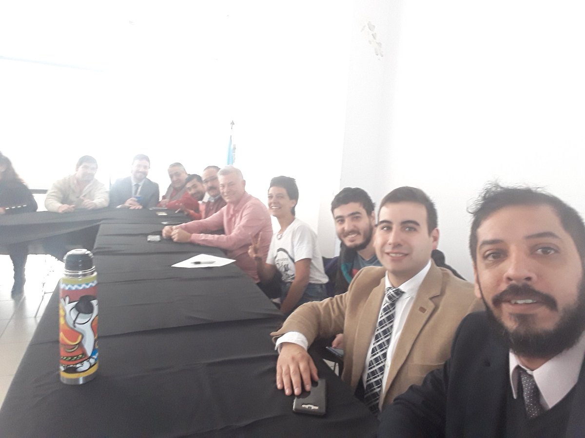 FerflaRuarte's tweet photo. #Hay2019 Reunidos con los compañeros y compañeras de distintas fuerzas políticas en la conformación de un gran Frente Patriotico para enfrentar en Salta al modelo de hambre y ajuste de Cambiemos #FernandezFernandez @ElOsoLeavy Gobernador #BuenLunes https://t.co/CyA485tfJn