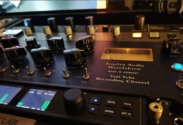 motutech's tweet photo. Nice rack shot with the MOTU 8pre-es
https://t.co/CiBZ9gQKcA
#proaudio #motuaudio #motuavb #recordingstudio #recording #mixing https://t.co/MFTgcywTiT