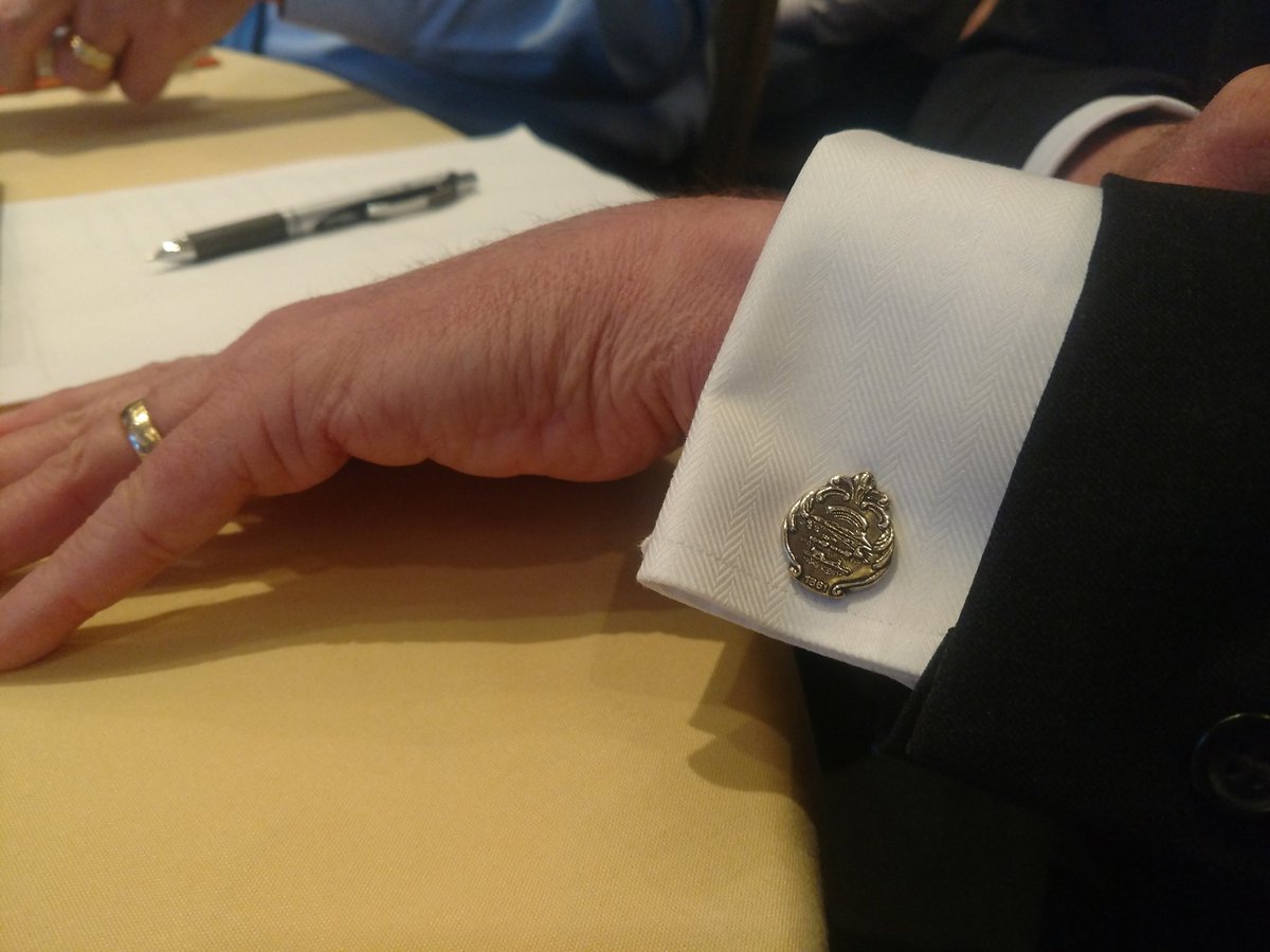 KansasAFP's tweet photo. @msquared279 moderates a great session on "Delivery System and Payment Innovations" at #AAFP 's #FMAS19. His cufflinks are the Seal of the State of #Kansas. #RememberingRoots https://t.co/qSXclfRX5p