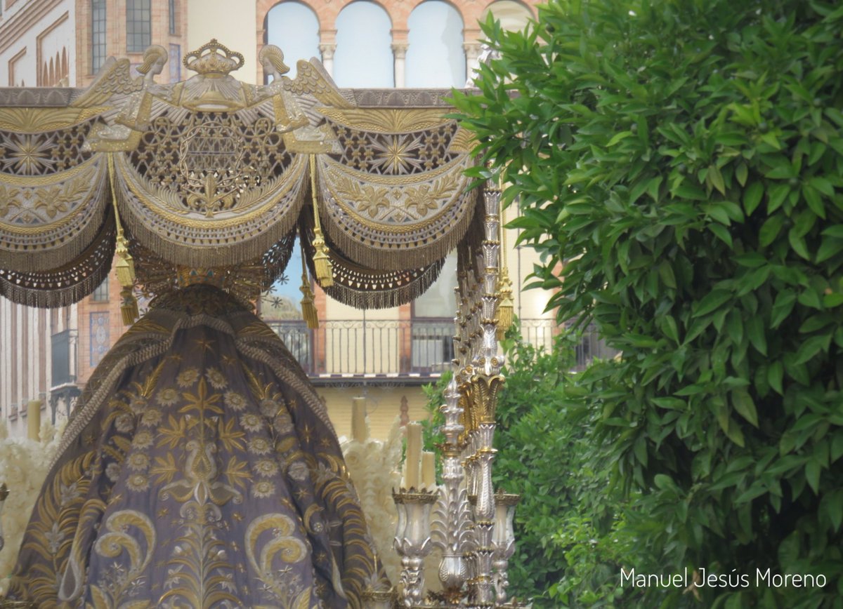 Y los ángeles bajaron a Sevilla para coronarte como #ReinaySeñoraNuestra 
Nuestra Señora de los Ángeles Coronada
#AngelesCoronacion @Hdadlosnegros