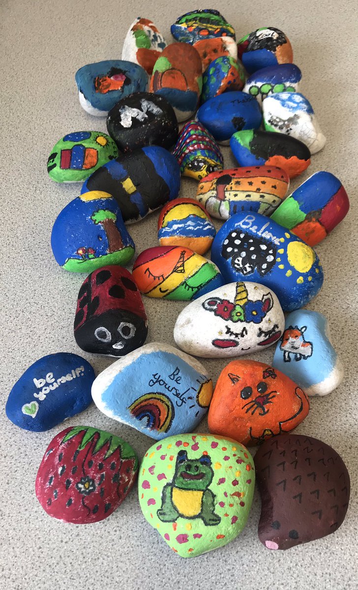 NewfoldYear4's tweet image. Y4H pebble path.... #designandcreate #schoolgroundsweek