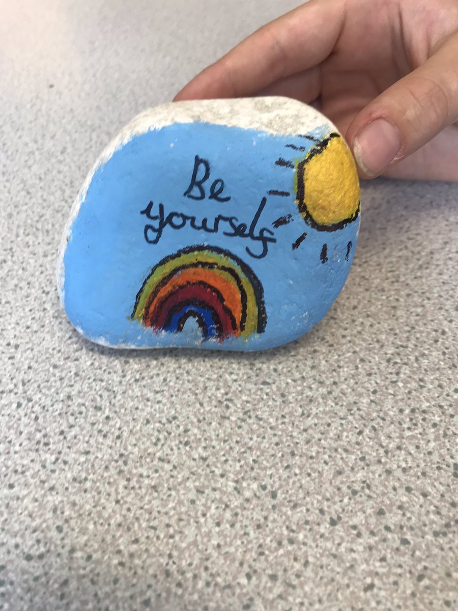 NewfoldYear4's tweet image. Y4H pebble path.... #designandcreate #schoolgroundsweek