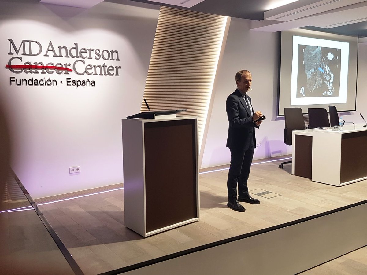MDAnderson_ES's tweet photo. El Dr. Antonio Alcaraz explica diferentes técnicas innovadoras para realizar nefrectomías menos invasivas. #CONKID #cáncerderiñón https://t.co/Gjzwz60tqN