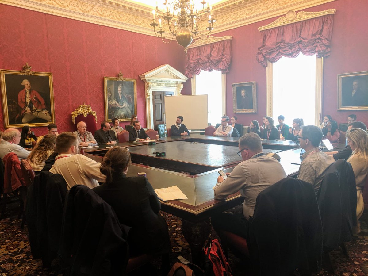 WalesOffice's tweet image. .@AlunCairns reflects on #Devolution20 and @UKGovWales&apos; role in championing Welsh interests across Whitehall during Devolution Learning Week. 

@AlunCairns yn edrych nôl ar 20 mlynedd o ddatganoli a rôl @UKGovWales yn hyrwyddo buddiannau Cymru yn ystod Wythnos Dysgu Datganoli.