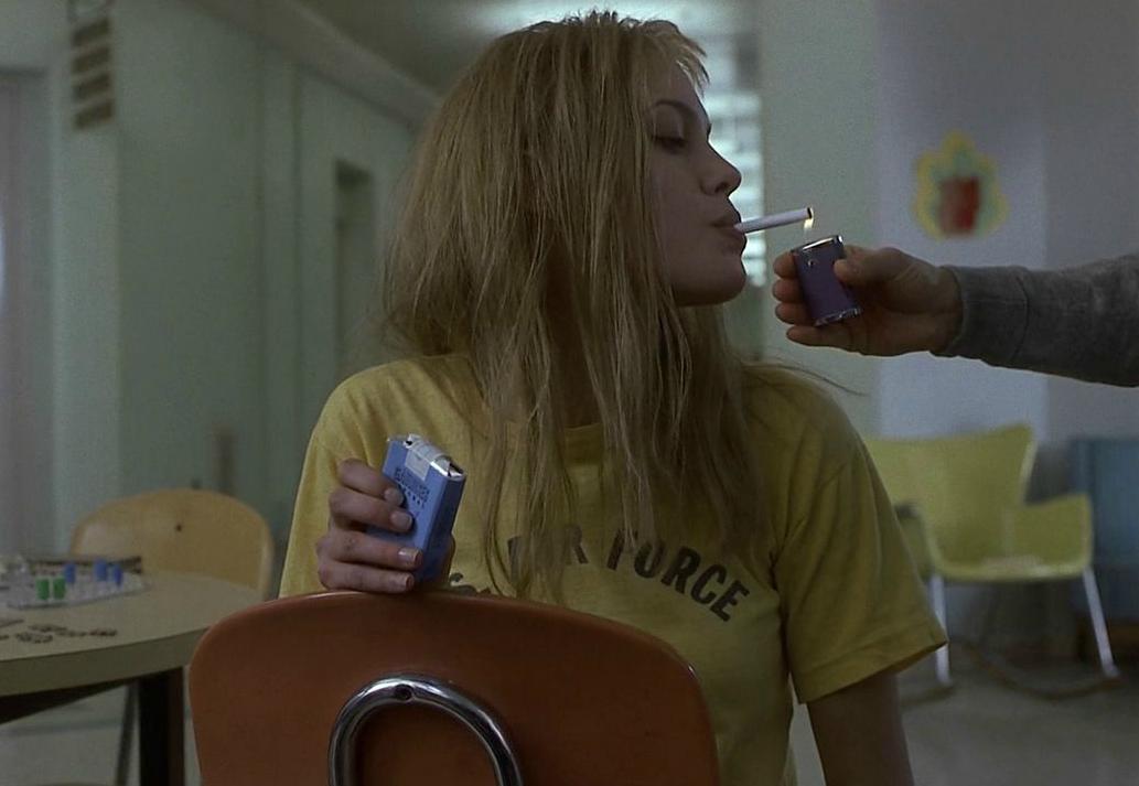 cyberglittter's tweet photo. angelina jolie in girl interrupted (1999) https://t.co/cJmzUlf4Fe