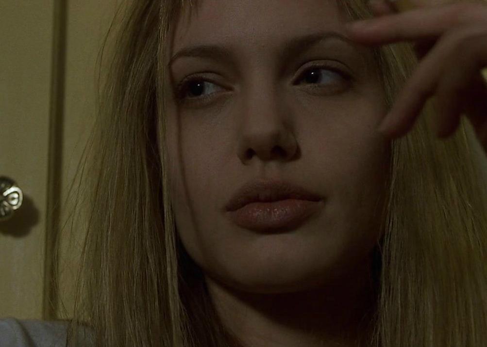 cyberglittter's tweet photo. angelina jolie in girl interrupted (1999) https://t.co/cJmzUlf4Fe