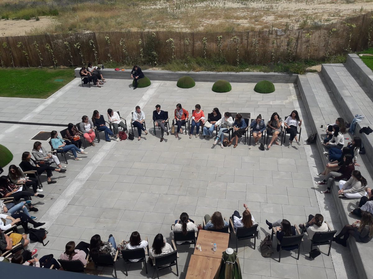 EncUniv's tweet photo. Gracias @ipirfano por compartir con nosotras tu saber y experiencia! ¡Ha sido un verdadero placer! #EU19 #cultura #arte #música #ciencia #diálogo #reflexión #VeranoAlumniCollege #VeranoUniversitario https://t.co/AOSLhACFkj