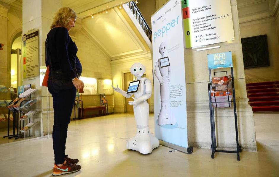 [#SuccessStory] 🇫🇷 How <a href="/mairie15/">Mairie du 15</a> Paris, has improved its efficiency in welcoming visitors, guiding and informing them about municipal activities and information?
⭐ Discover why they choose <a href="/PepperTheRobot/">Pepper</a> welcome solution by <a href="/HoomanoCompany/">Hoomano</a> here ➡ bit.do/eSRBp.