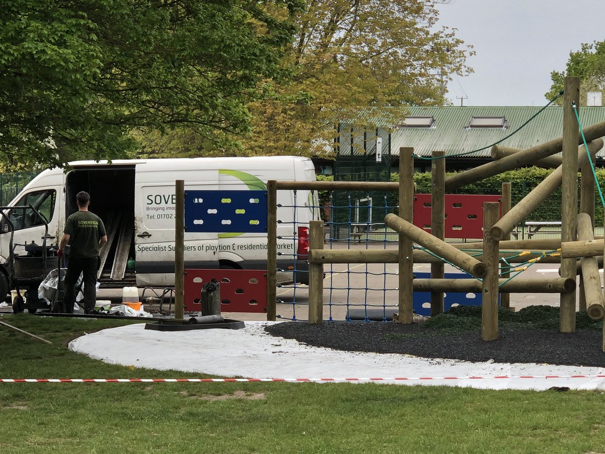 OBPrimary's tweet image. Our ‘Jungle Climber’ is almost finished. Fantastic that we received £1000 from @1StopCommunity towards it. #carriersforcauses