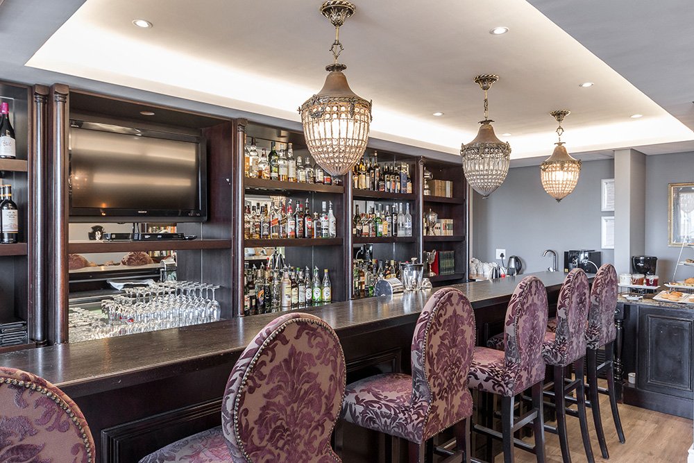 travelopulent's tweet photo. Are you joining the 2019 BNI National Conference is in #CapTown? Stay at @RomneyParkHotel in #GreenPoint. Luxury apartments are available for short- or long-term rental. Book via https://t.co/9WqlRVPPUN #2019BNIconference #BNIConference https://t.co/pfx0AHrMIn