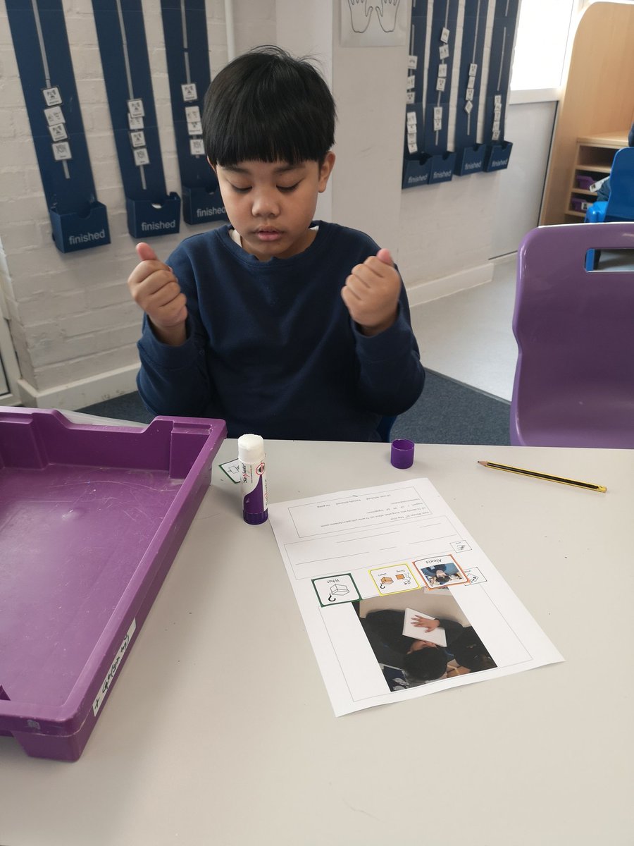 WyvilAutism's tweet photo. Colour semantics is Husky class today. Creating and writing sentences.
#coloursemantics #English #writing #sentnecestructure #buildingsentences #grammar https://t.co/MOTC5qFNrG