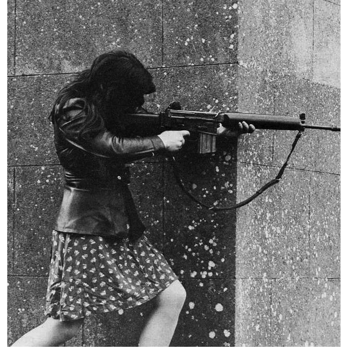 Cumann na mBan has remained active - this amazing pic from Colman Doyle shows an unnamed Cumann na mBan fighter in action against British soldiers in Belfast, 1972. It is currently a Proscribed Organisation in the UK under the Terrorism Act 2000.  #ireland  #belfast