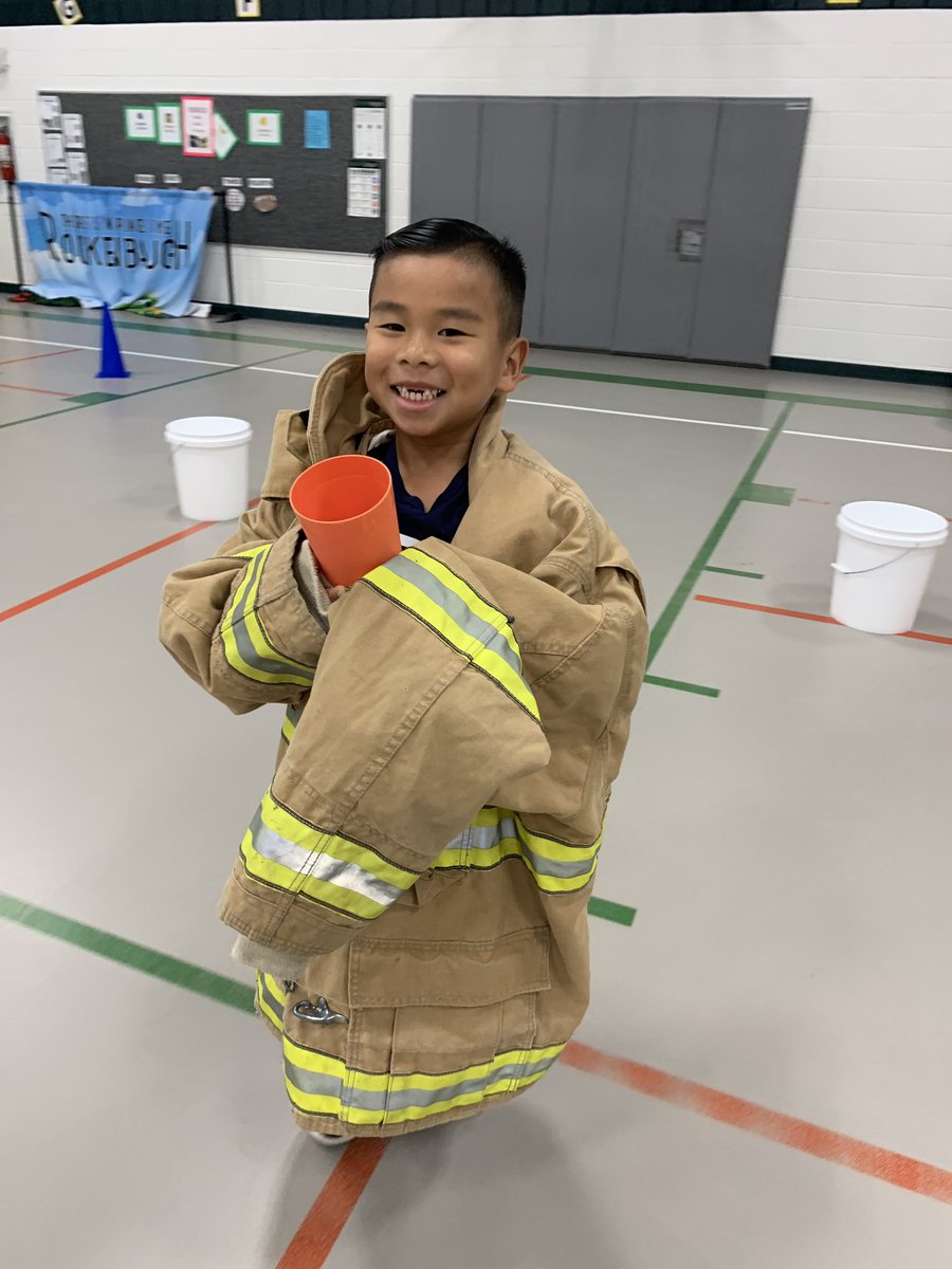 Practicing the fireman relay for #fieldday2019 @rockenbaughES #kickinitoldschool