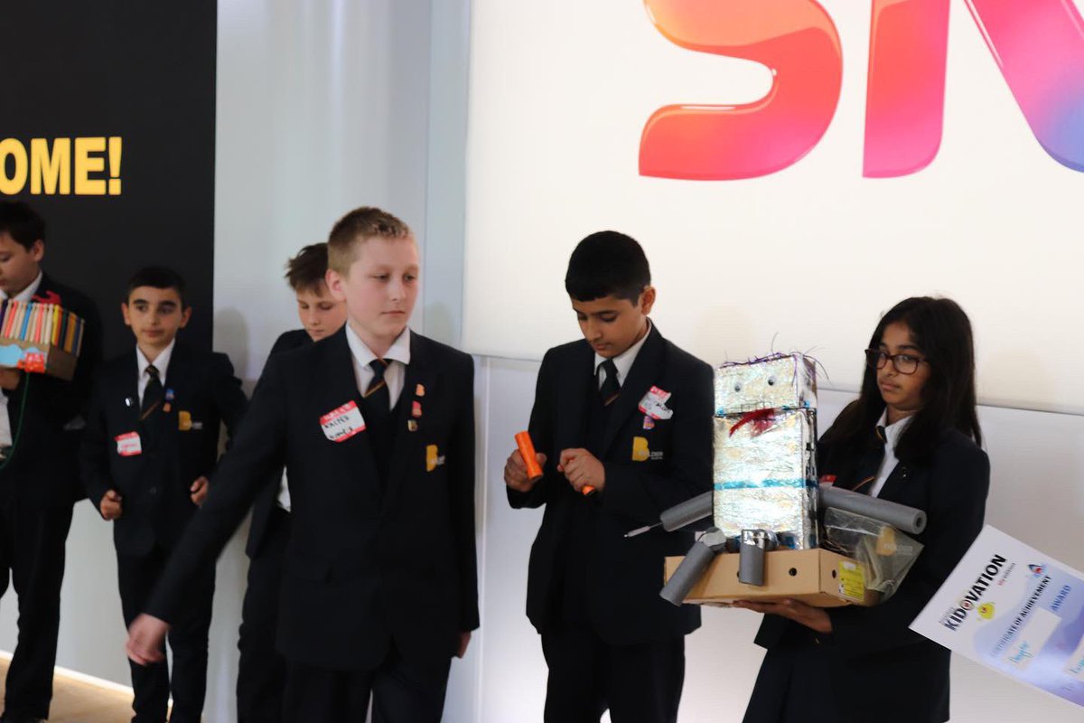 KidovationLife's tweet photo. And it’s a wrap! It was an amazing day full of #laughter, #innovative ideas and #collaboration. Our winner is a solar powered ocean plastic harvester! Well done team 7 👏🏻👏🏻👏🏻@AccentureUK @SkyNews @SkyCorporate @SkyOceanRescue https://t.co/sRzgMtGk1G