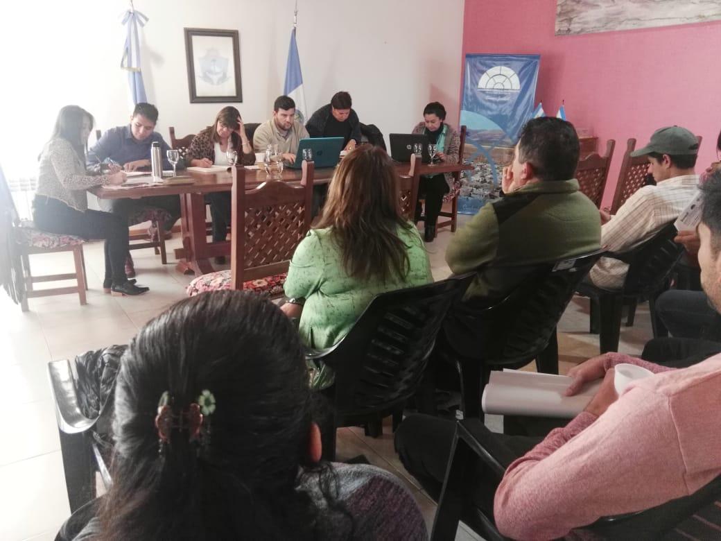 HCD_Loncopue's tweet photo. APERTURA DE SOBRES LICITACIÓN PÚBLICA 
N° 01/2019

El día viernes 17 se llevó a cabo en el Honorable Concejo Deliberante la apertura de 15 sobres presentados por oferentes de la localidad de Loncopué, para la licitación de Terrenos Comerciales en la Nueva Urbanización https://t.co/t9IKJ6sNZz