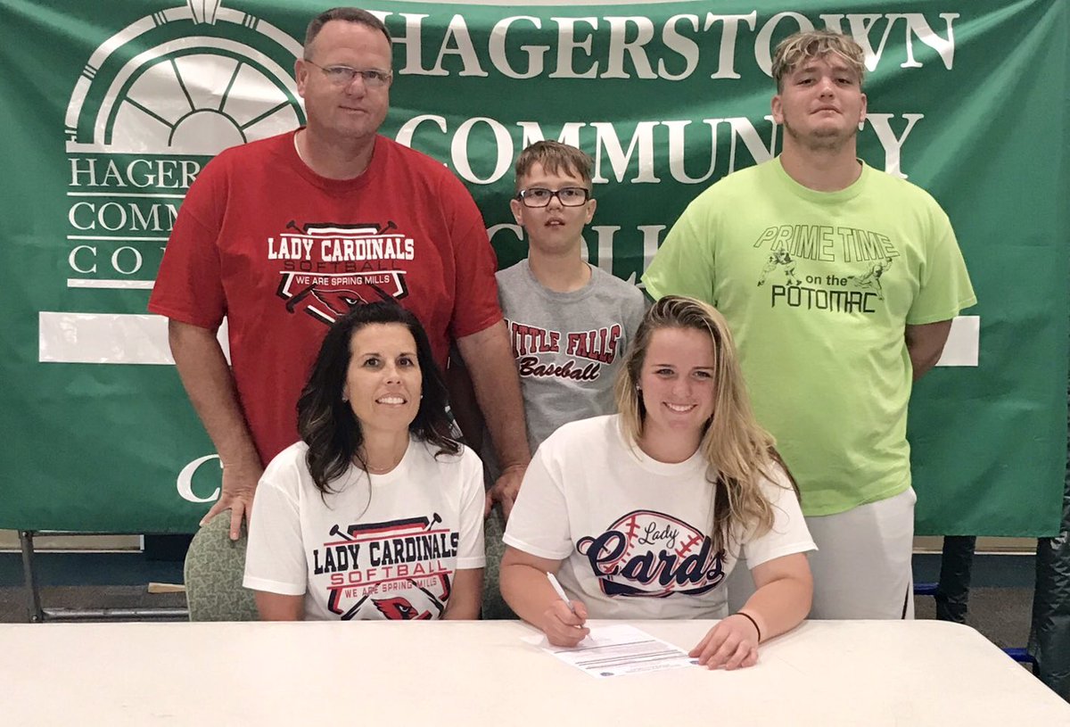 SMHS_Softball_'s tweet photo. Taylor Harper, SMHS athlete, signs with Hagerstown Community College to play Softball 🥎 and further her education. Congratulations!!! @hrgl29tay @SMHS_Official @SMAthletics1 https://t.co/yczQYXmf7w