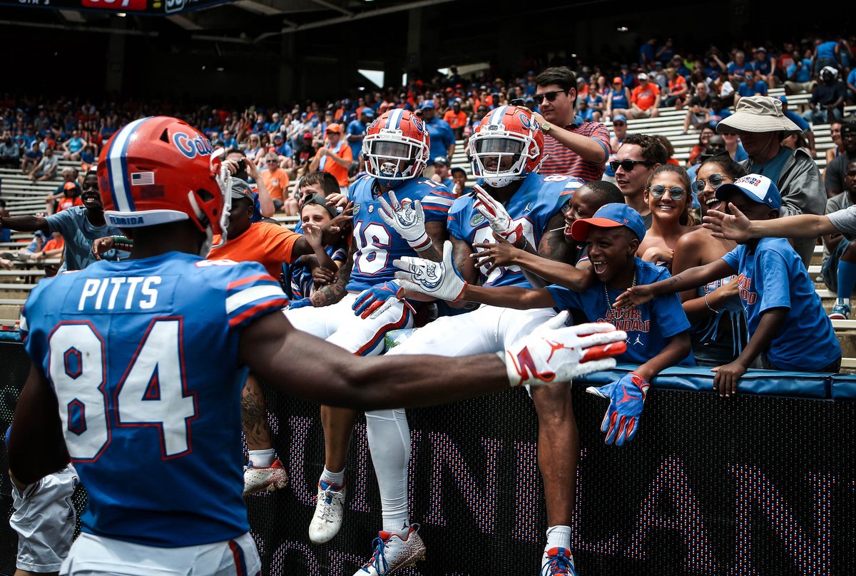 GatorsStudents's tweet photo. Couches are cool and all..... but you can't experience THIS from your couch. 😏🗣🐊

BE THERE: https://t.co/eAQ3Mp9eHM  

#SwampLife | @GatorsFB | @UF https://t.co/d1PEGrRzHb