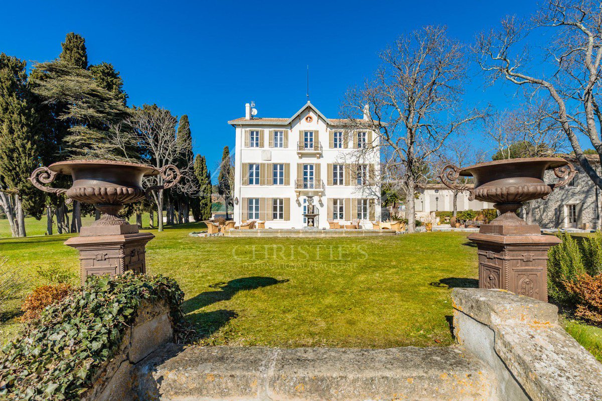 Michael_Zingraf's tweet photo. Exceptional domain for sale in Aix-en-Provence. This exceptional property offers a renovated Bastide, a caretaker’s apartment, an orangery, a farmhouse, a pool house, a tennis court and a large swimming pool. MZIAX0024 @ChristiesHomes https://t.co/kyQ1jjCSsF
#Sale #AixenProvence https://t.co/wcab8p2dEn