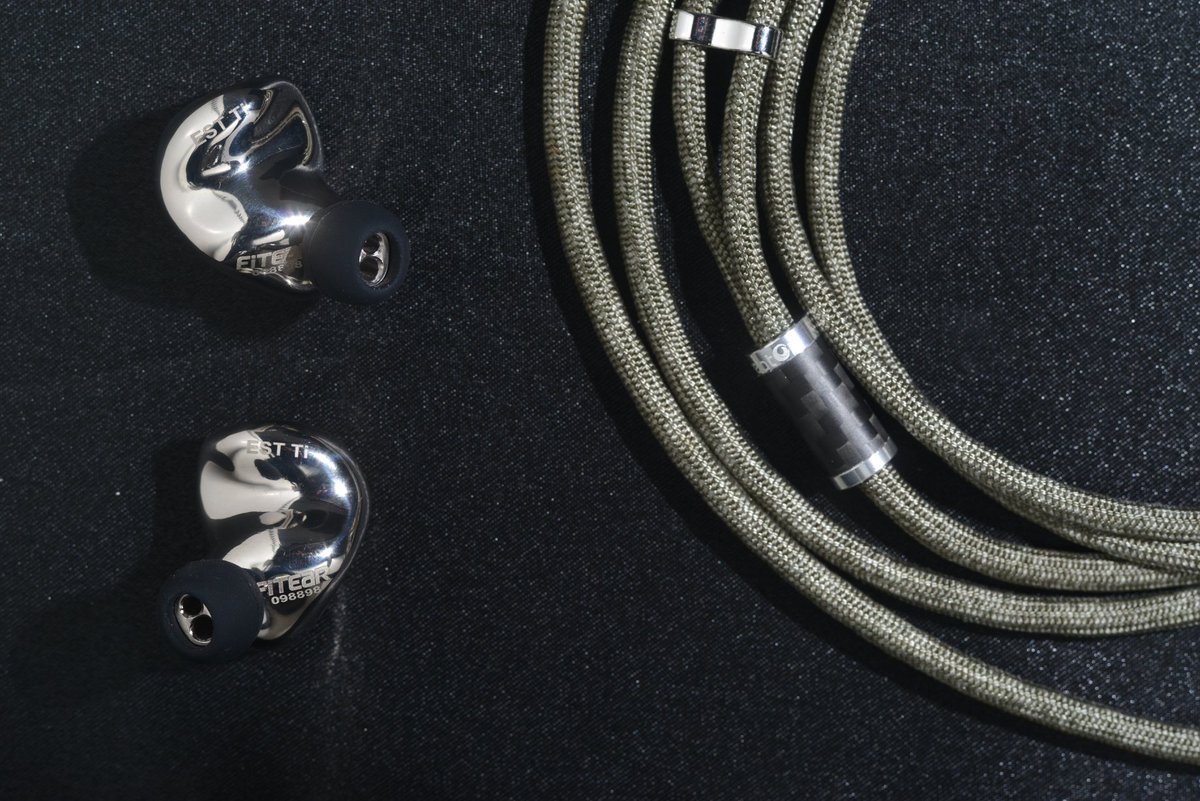 Midtiger_HK's tweet photo. FitEar EST Ti が香港で正式発表、初期ロットは９本のみでイヤホン専門店の JabenHK で限定発売
特注品の Creator Cable Silver-4 ケーブルとセット販売に参考価格は 29,980 香港ドル（約 428,300 円）
https://t.co/Ih3NNly0L1

#FitEar #EST_Ti #Creator_cable https://t.co/I2UoC1vdm8