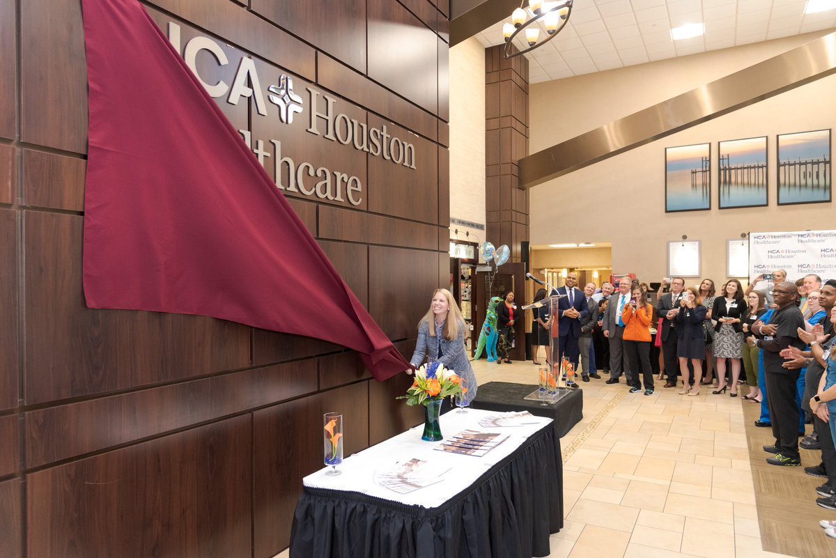 HCAHouston's tweet photo. Last week, @HCAHouWest celebrated a milestone as they officially retired the West Houston Medical Center name and unveiled the first sign with their new name. Welcome #HCAHouWest! https://t.co/3P9dVqAr9g