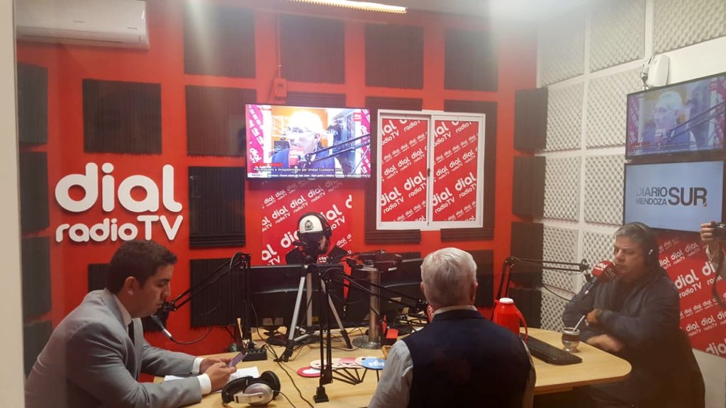 PrensaTanus's tweet photo. Gracias #RadioDial por la entrevista y por permitirnos contarles a los sanrafaelinos las propuestas que tenemos para #Mendoza con @afernandezk y el proyecto nacional de Cristina con Alberto Fernandez como Presidente de la Nación https://t.co/momVixJkUb