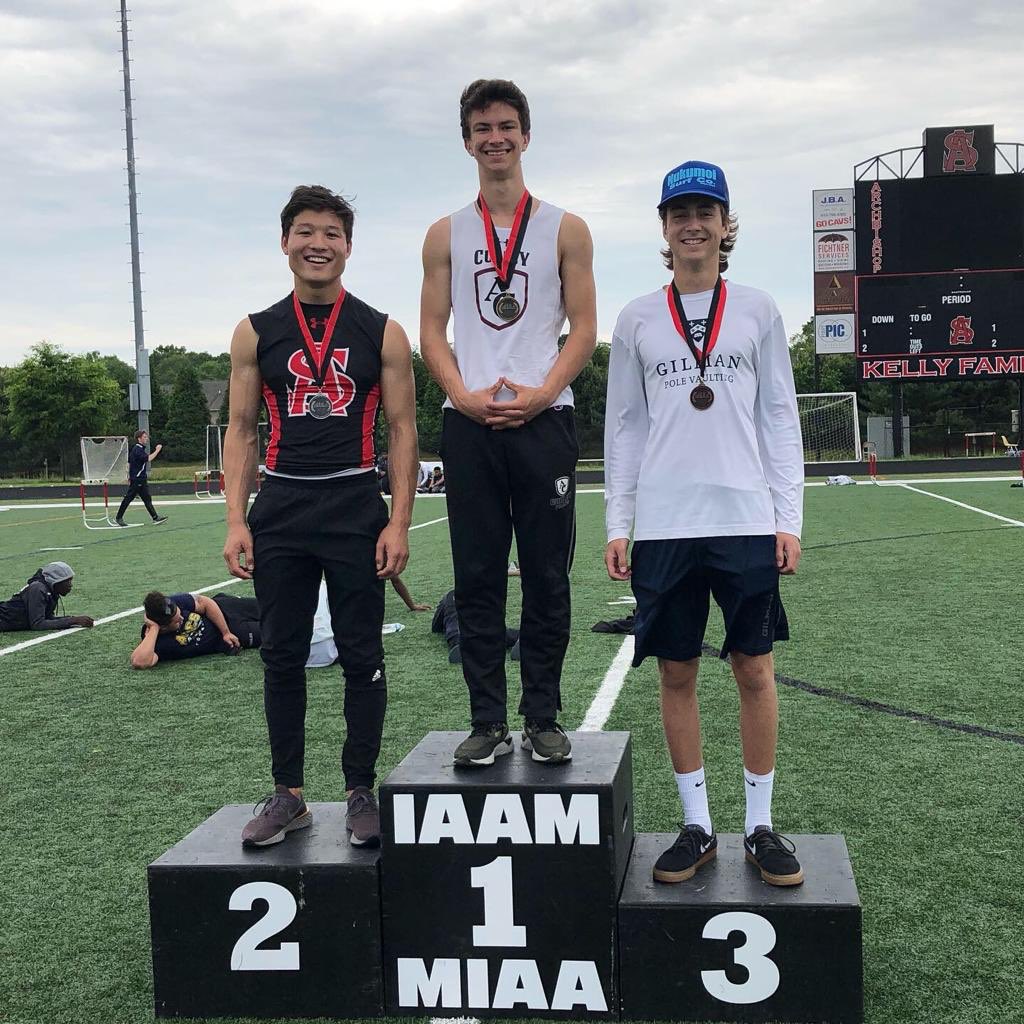 DCVault's tweet photo. Big shout out to our guys for their 1-2 sweep of the MIAA Conference Championships!
Ian set a new PR of 13'9" - taking gold!
Brandon tied his own PR of 13'6" - taking silver!
Isaiah also set a new PR with a 4th place finish of 13'!
#dcvault #polevault #vaultermagazine https://t.co/rVkHs4ip6Q