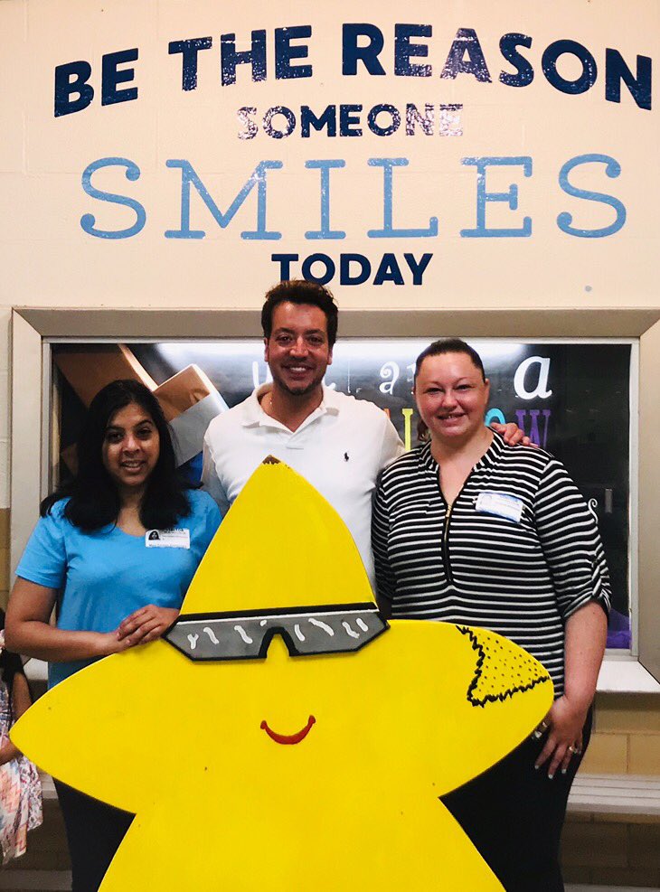 GeorgeCassis's tweet photo. I have a big smile on this Monday morning @MarsEstatesBCPS because of these dedicated moms! 😁📚⭐️ @kellyaoconnell @BCPSTitleI #marsstars #keepreading https://t.co/oFIl5nyg9W