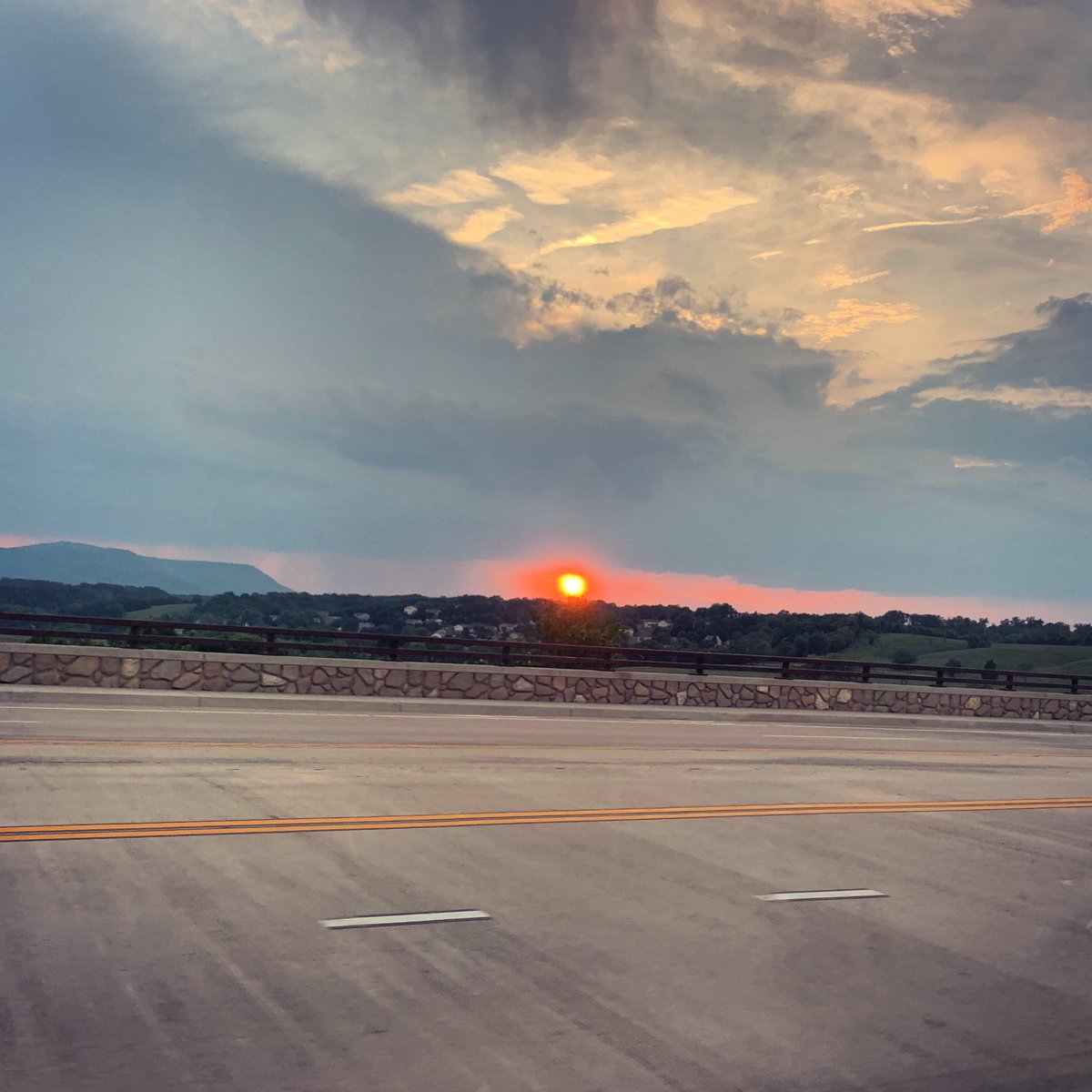 IAmFeatherLight's tweet photo. Sunset was remarkable last night 🥰😍
-
#clouds #sky #nature #sunset #sun #instagood #beautiful #mountains #photography #photooftheday #blue #photo #landscape #pretty #art #love #travel #sunrise #life #cool #empathic #naturesbeauty #beauty #springweather #picoftheday #godwithus https://t.co/k0xnreyU3f