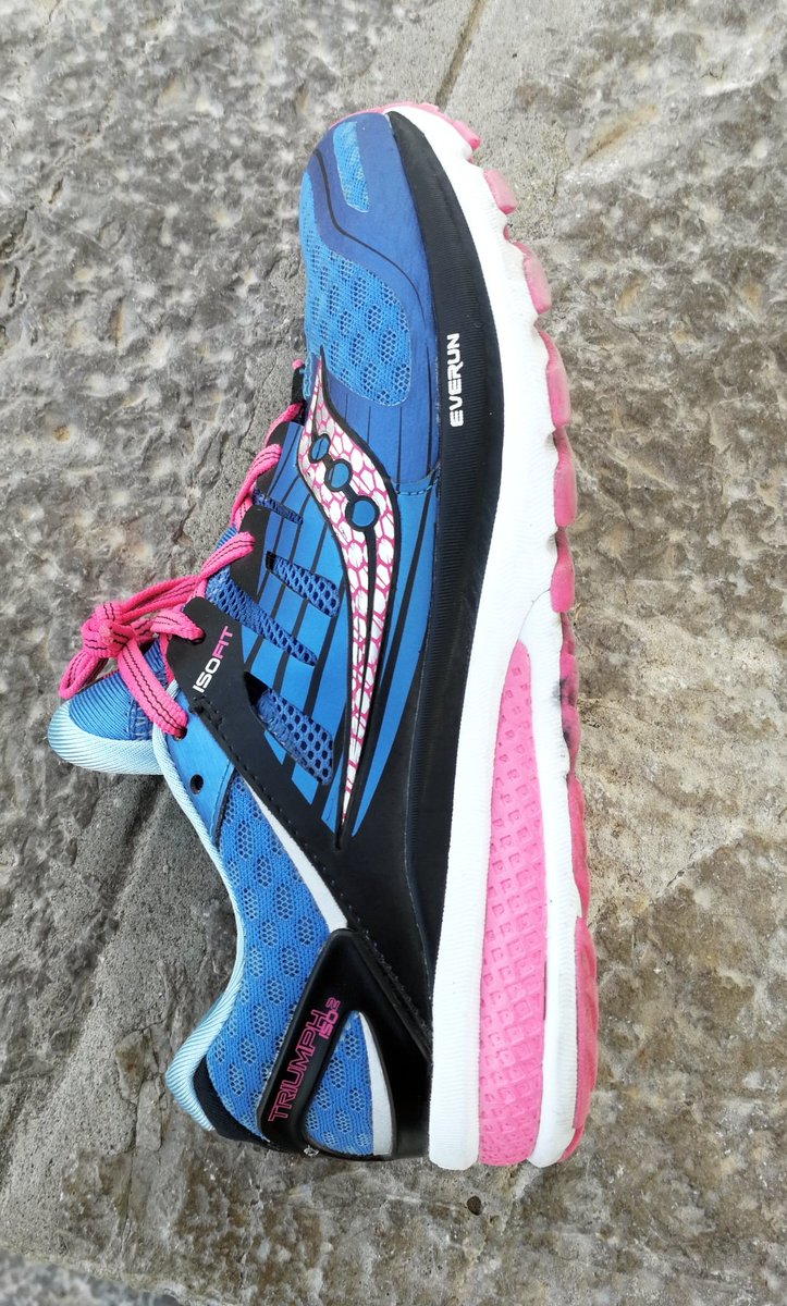 SauconySpain's tweet photo. ¿Quién se acuerda de este modelo? ¿Lo tuviste? ¿O lo tienes quizás? 😁 #TriumphISO2 https://t.co/GMfFvr5gjz