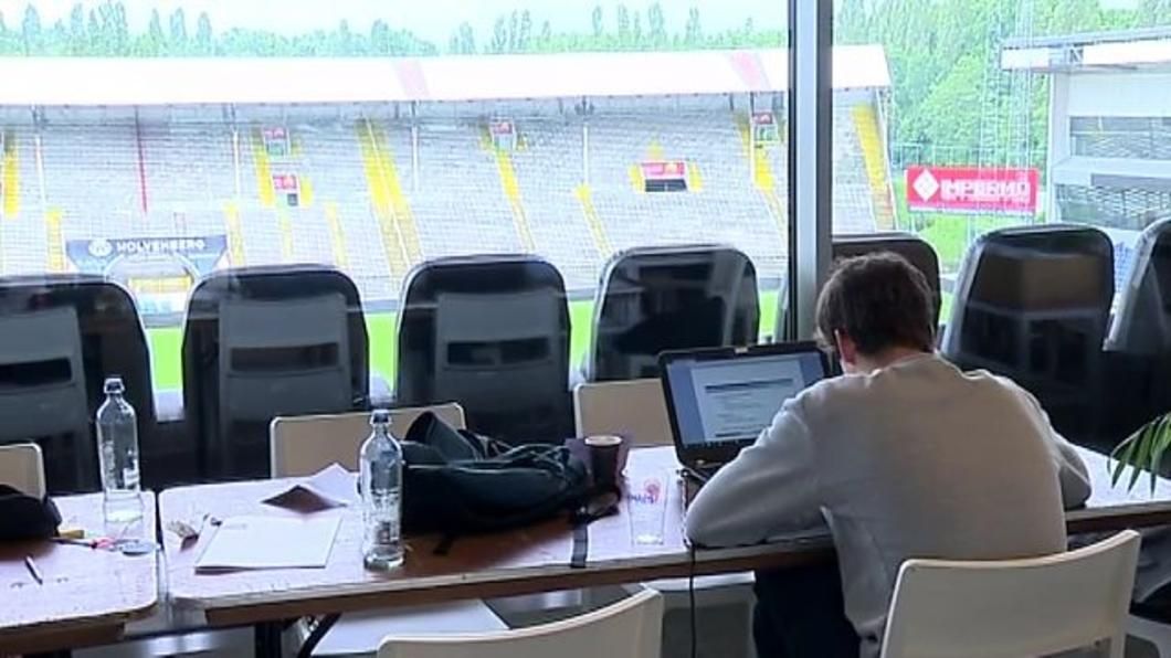 atvbe's tweet photo. Blokken in de hel van Deurne-Noord. #atvnieuws #Antwerp #RAFC #GATE15
https://t.co/tNX5uPINvK https://t.co/t60JnMSm09