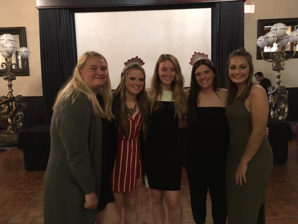 Big congrats to our 2020 captains!! 
<a href="/HadlichGrace/">Grace Hadlich</a> <a href="/meganneubeck/">Megan</a>