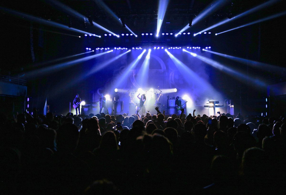 Pre-sale and VIP for our show in Milwaukee at <a href="/the_rave/">Dave The Rave</a> on July 17th has officially started! Get first access to tickets and VIP packages with password Evanescence19 bit.ly/2W7YtNv
📷: <a href="/inautonomy/">In Autonomy</a>