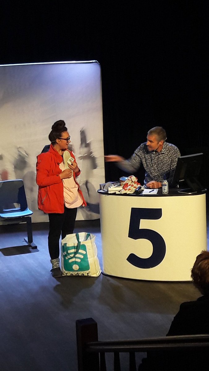 Op 21 mei de 6de weer een voorstelling van Blij aan de Balie, nu in Tilburg.
Nieuwsgierig? Kom ook kijken! Informatie en aanmelden op blijaandebalie.nl