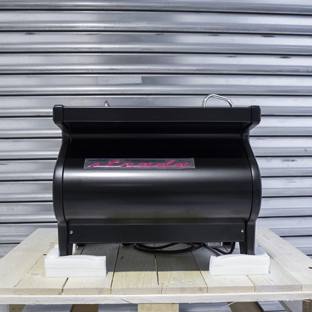 lamarzocco's tweet photo. The Strada EP incorporates technologies from the aerospace and medical industries.
#stradaep
#lamarzocco https://t.co/4CEqj1FvvS https://t.co/70mDDmexKX